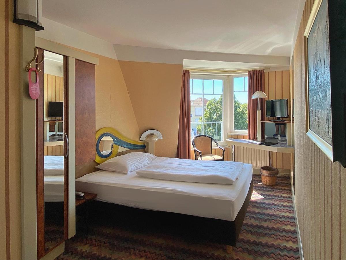 Zum Gruenen Turm Otel Hohen Neuendorf Dış mekan fotoğraf